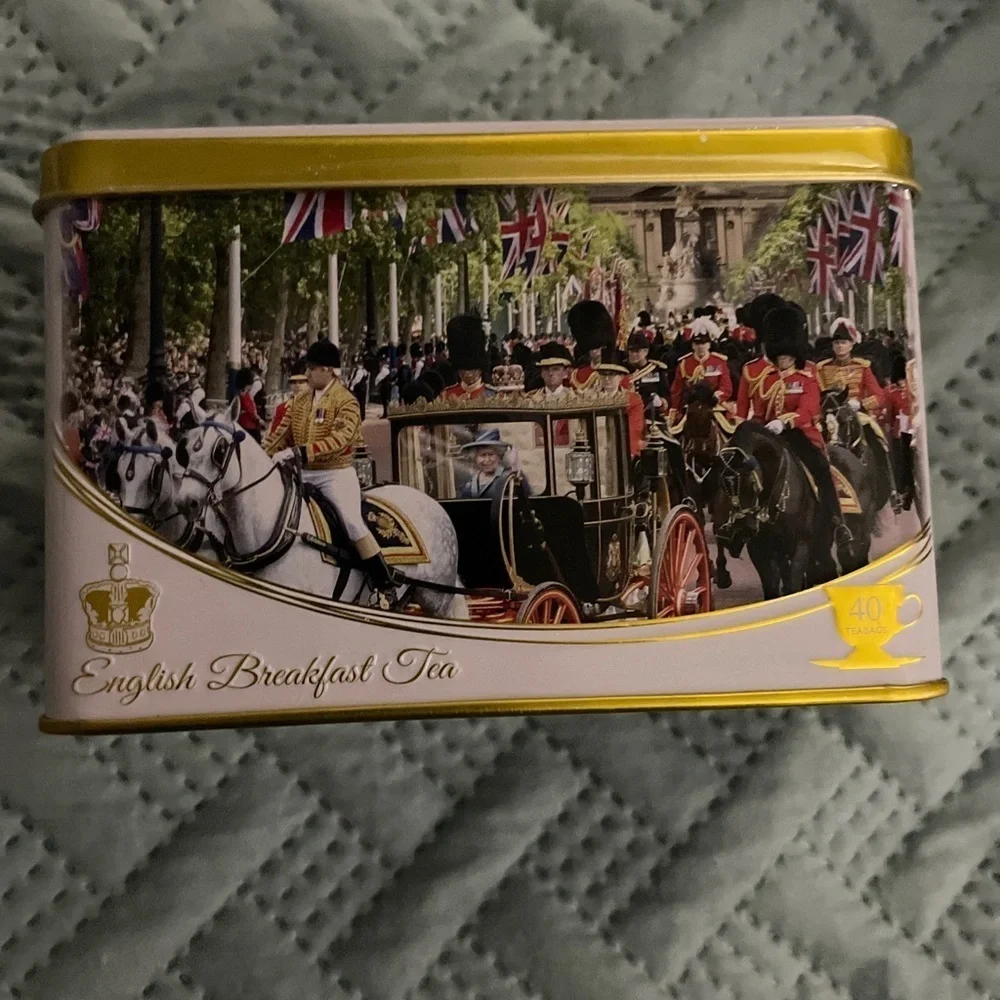 New English Teas Trooping the Colour Queen Elizabeth II Tea Tin -40 Teabags